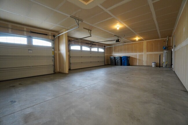 Building Photo - 13776 S Piano Ave