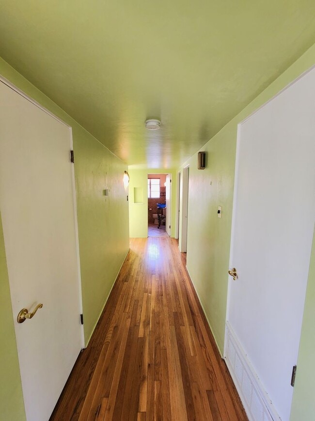 Building Photo - 414 Phillips Dr