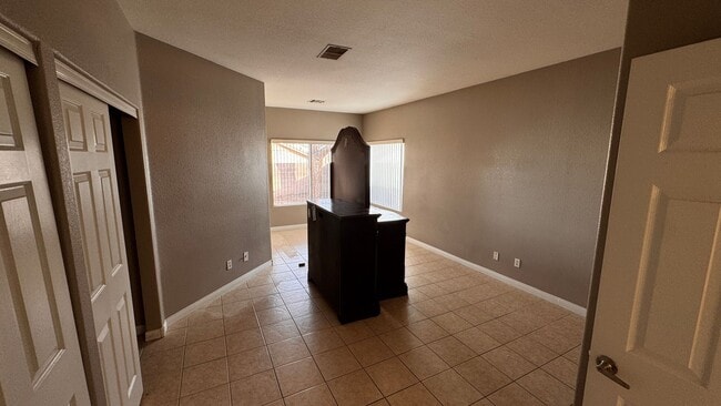 Building Photo - Charming Single-Story 3-Bedroom Home Near 215 & Henderson