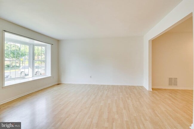 Building Photo - 9911 Whitewater Dr