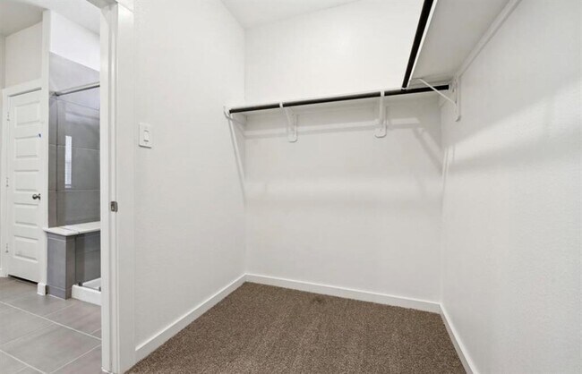 Building Photo - 16656 Sterling Clf St