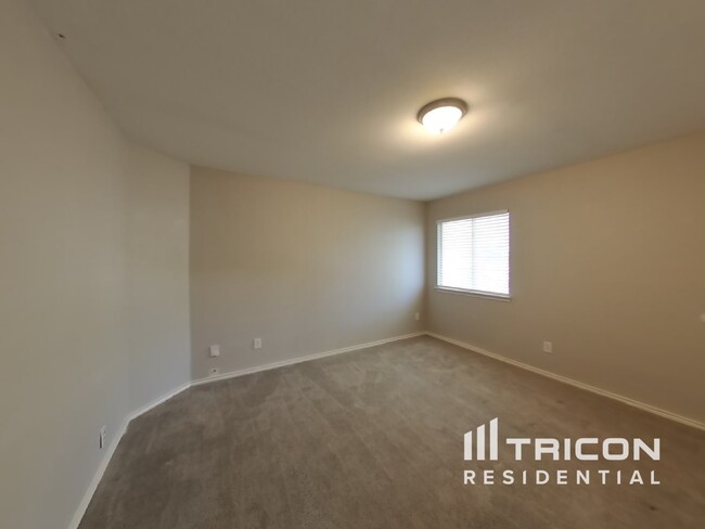 Building Photo - 10411 Trotters Bay