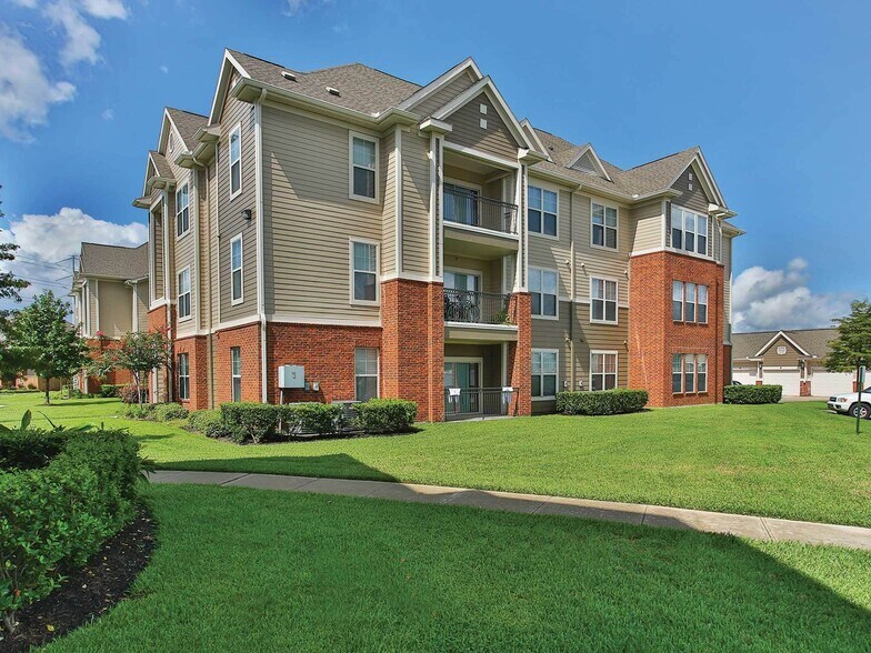 Advenir at Wynstone 6464 E Sam Houston Pky N Houston TX 77049 Apartment Finder