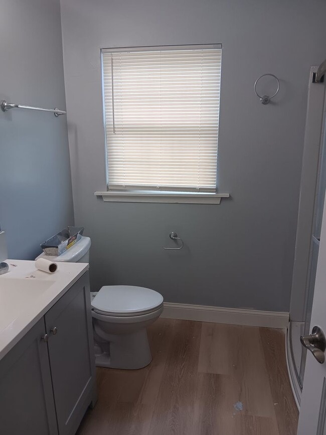Building Photo - Renovated 3 Bed 2 Bath Single-Family Home ...