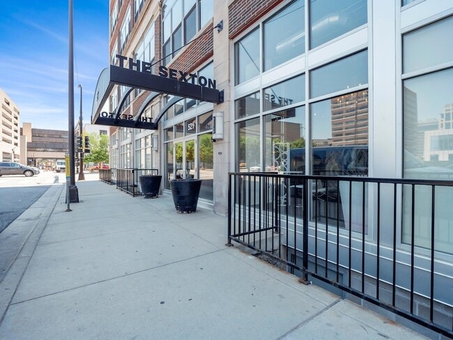 Building Photo - 521 S 7th St