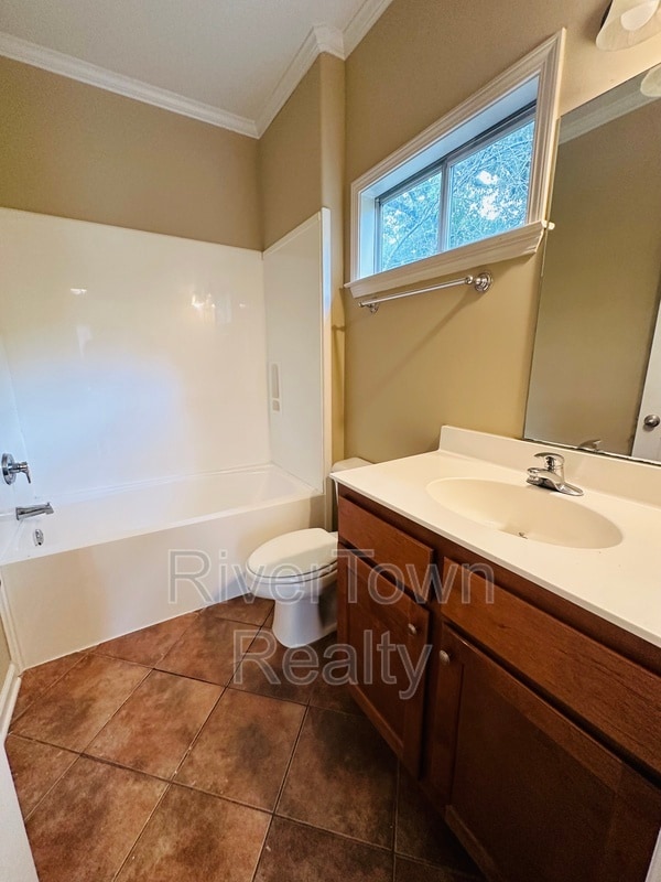 Building Photo - 641 Gookin Pl