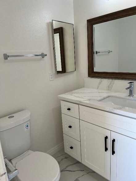 Building Photo - 419 S Verdugo Rd