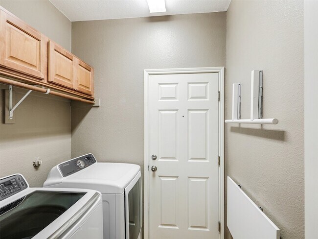 Building Photo - 414 Dartmoor Dr