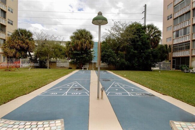 Building Photo - 300 NE 12th Ave