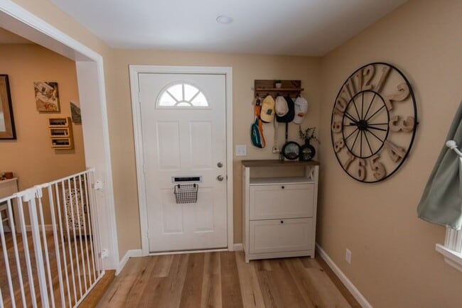 Building Photo - Remodeled 2BR House