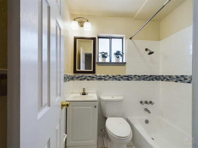 Primary Photo - 5300 Guadalupe St