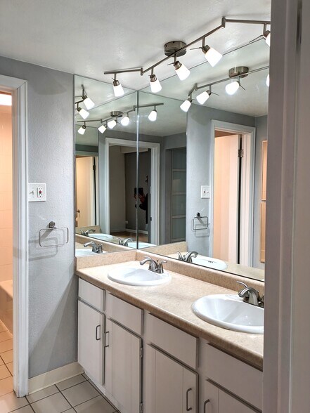 Building Photo - 1888 S Jackson St