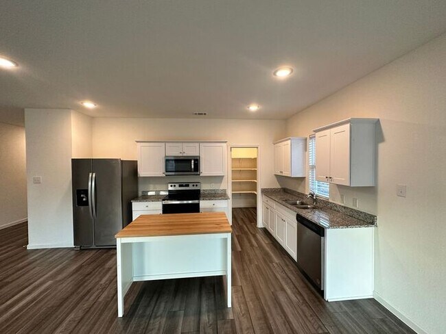 Building Photo - Single Family house in Crowley 76036