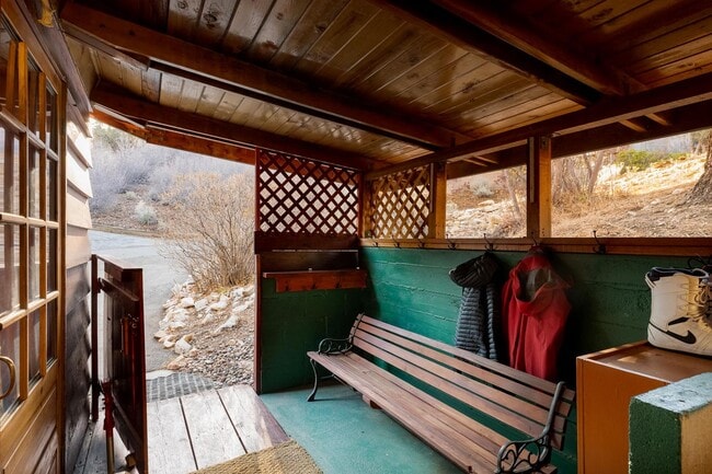 Building Photo - Cozy 2 Bedroom 1 Bathroom Home in Big Bear City