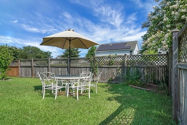 Building Photo - 334 Albrighton Way