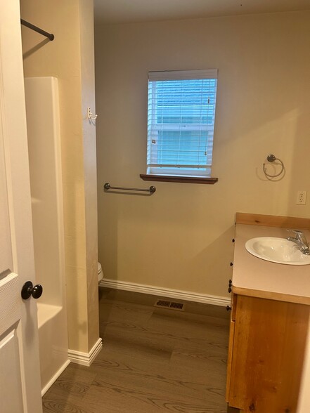 Building Photo - 123 Aspen Grv Ct
