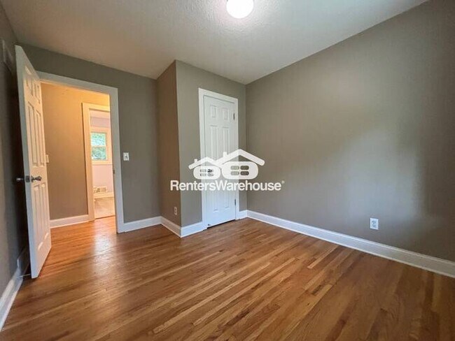 Building Photo - Available now - Beautifully Updated 4 Bedr...