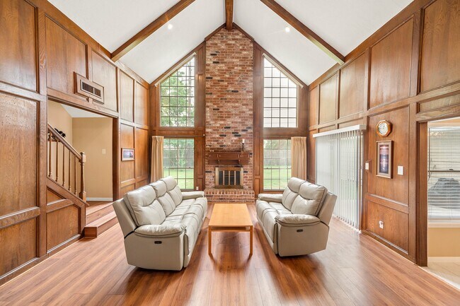 Building Photo - 18107 Shadow Valley Dr