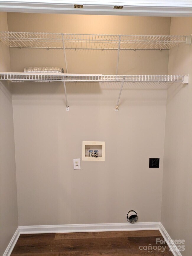 Building Photo - 329 Cedarcroft Dr