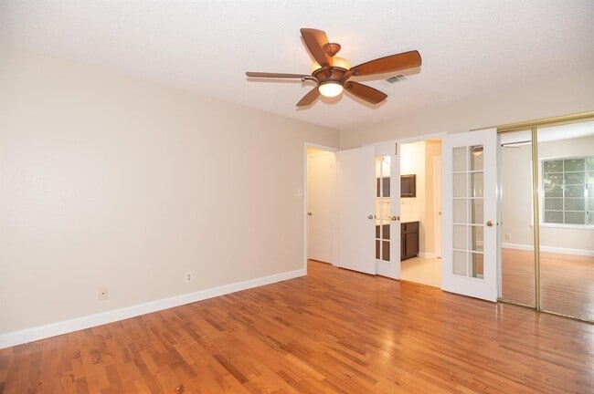 Building Photo - 1004 Kavanagh Dr