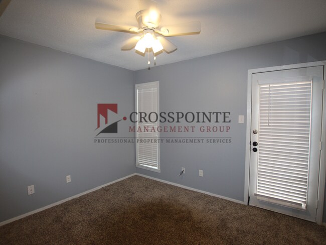 Building Photo - Tour Today: Downstairs 1 Bed 1 Bath Apartment!