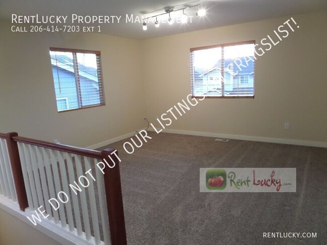 Building Photo - GORGEOUS 3-Bedroom + Bonus Room Home w/Lar...