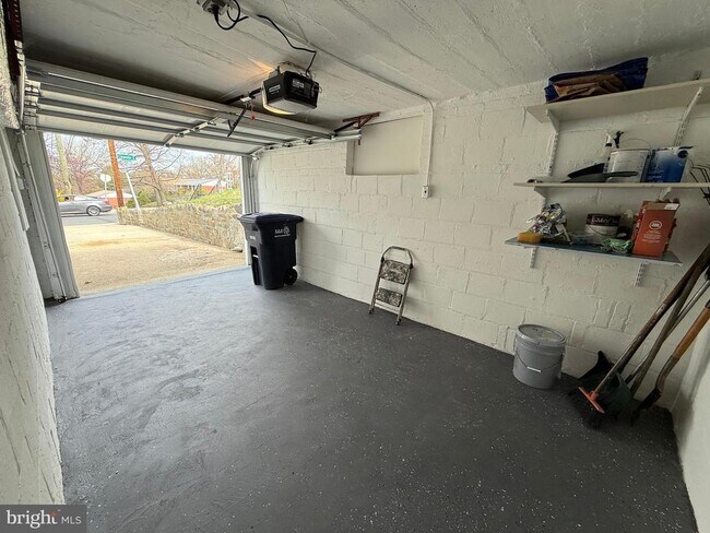 Building Photo - 3405 Carpenter St SE