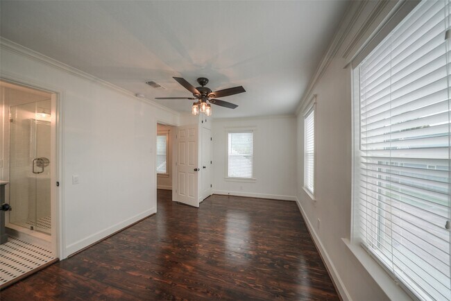 Building Photo - 811 Woodard St