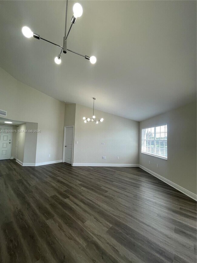 Building Photo - 2850 N Oakland Forest Dr