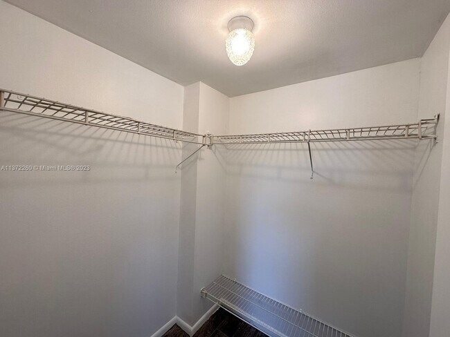 Building Photo - 900 NE 18th Ave