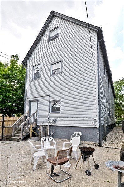 Building Photo - 1701 N Maplewood Ave