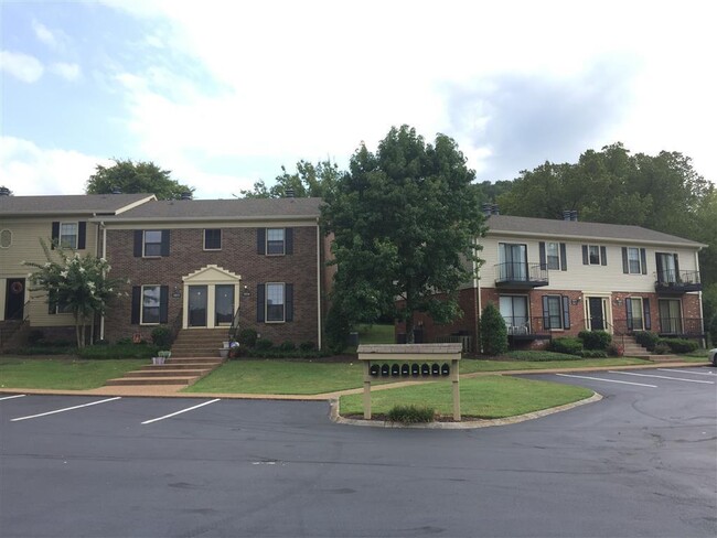 Building Photo - Condo Living Close to everything in Brentwood