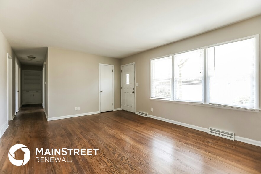 Building Photo - 13000 E 54 St