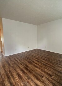 Building Photo - 402 Forest Ln