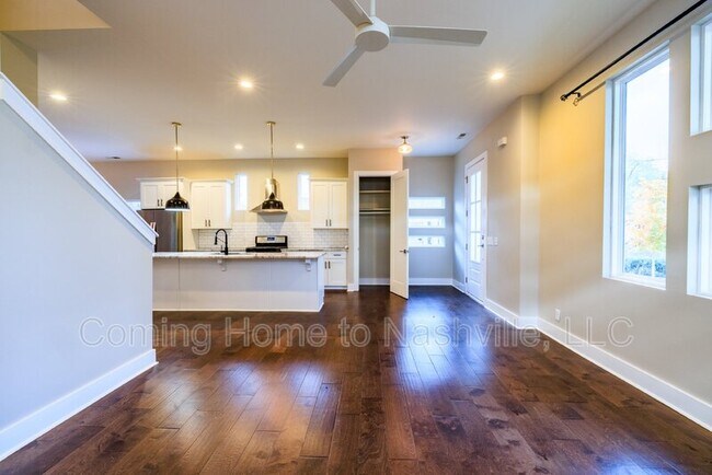 Building Photo - 1719 Pecan St