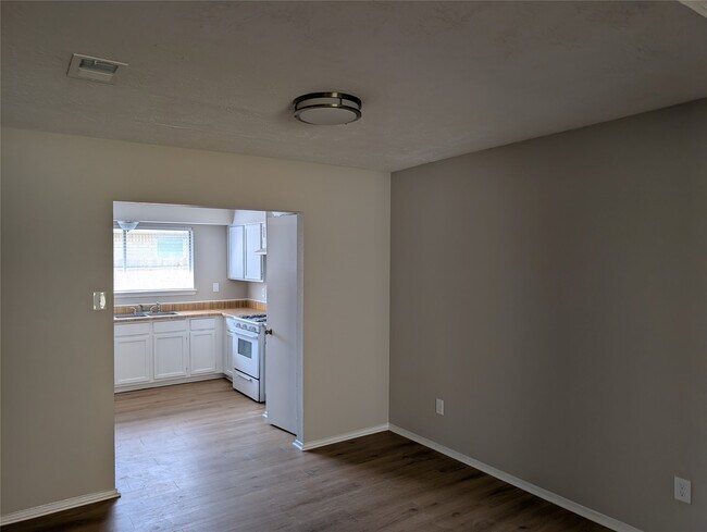 Building Photo - 11019 Clear Fork Dr