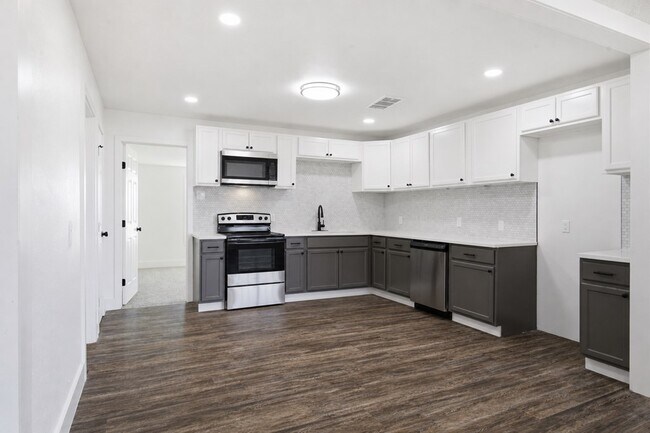 Building Photo - 1213 Patton Dr