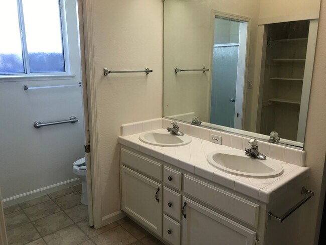 Building Photo - West Davis three bedroom available for September move in!