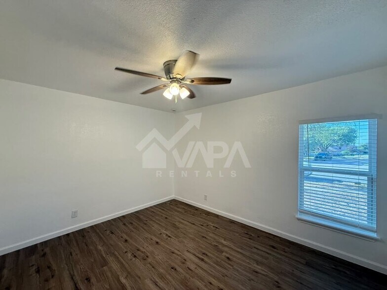 Building Photo - 5826 Lake Wind