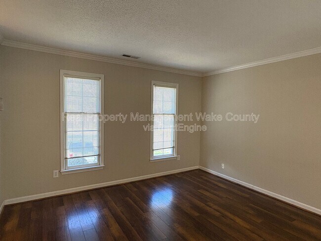 Building Photo - 106 N McLean Ct