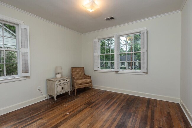 Building Photo - 537 Eastbourne Pl