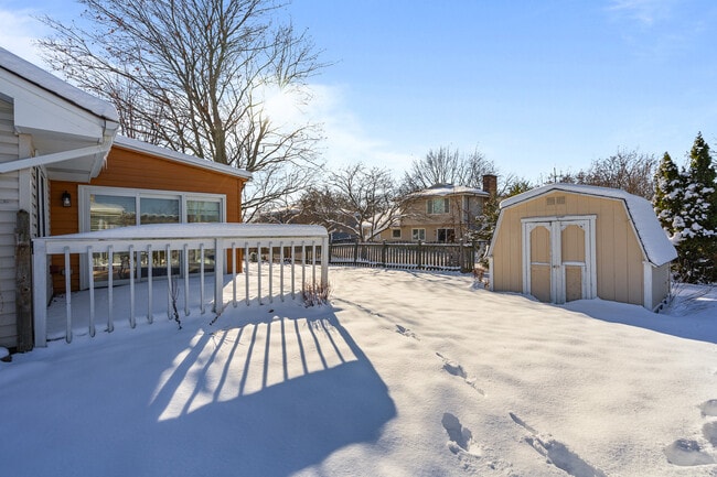 Building Photo - 120 S Staffire Dr