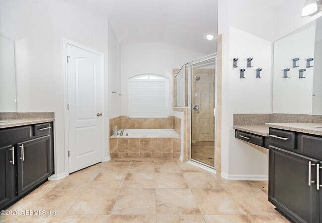 Building Photo - 577 Porta Rosa Circle