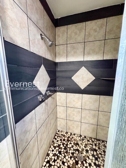 Building Photo - 10115 N Ashley St