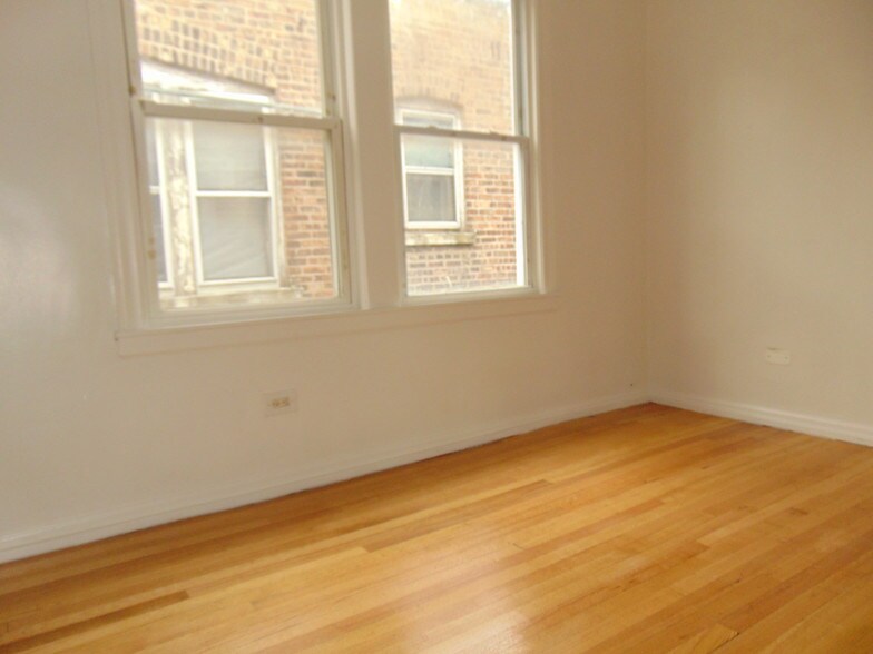 Building Photo - 1501 E 74th Pl