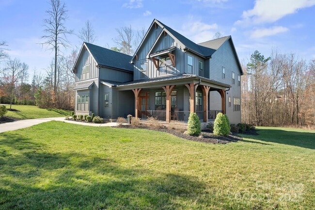 Building Photo - 180 Twin Sisters Ln
