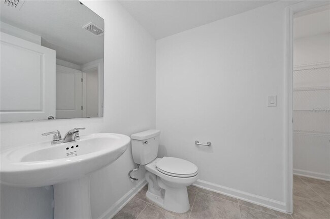 Building Photo - 2477 Skyline Lp