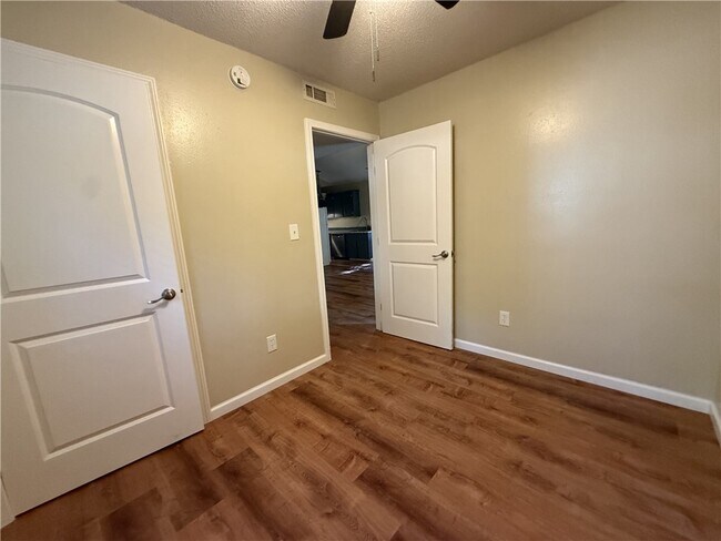 Building Photo - 3701 Overland Cir