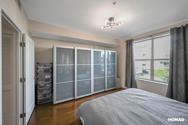 Building Photo - Charming 1.5BR Condo in Englewood