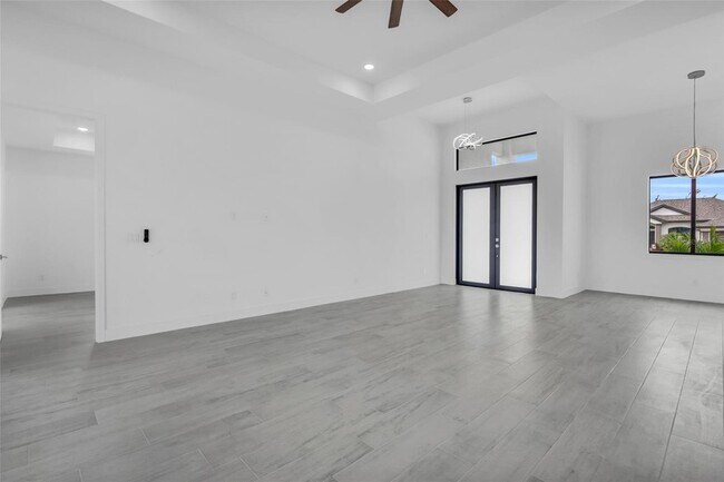 Building Photo - 15401 Aqua Cir